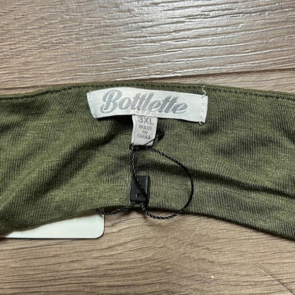 New womens top. Open back - Picture 2 of 3